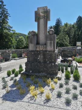 Spomenik (Dobrova)